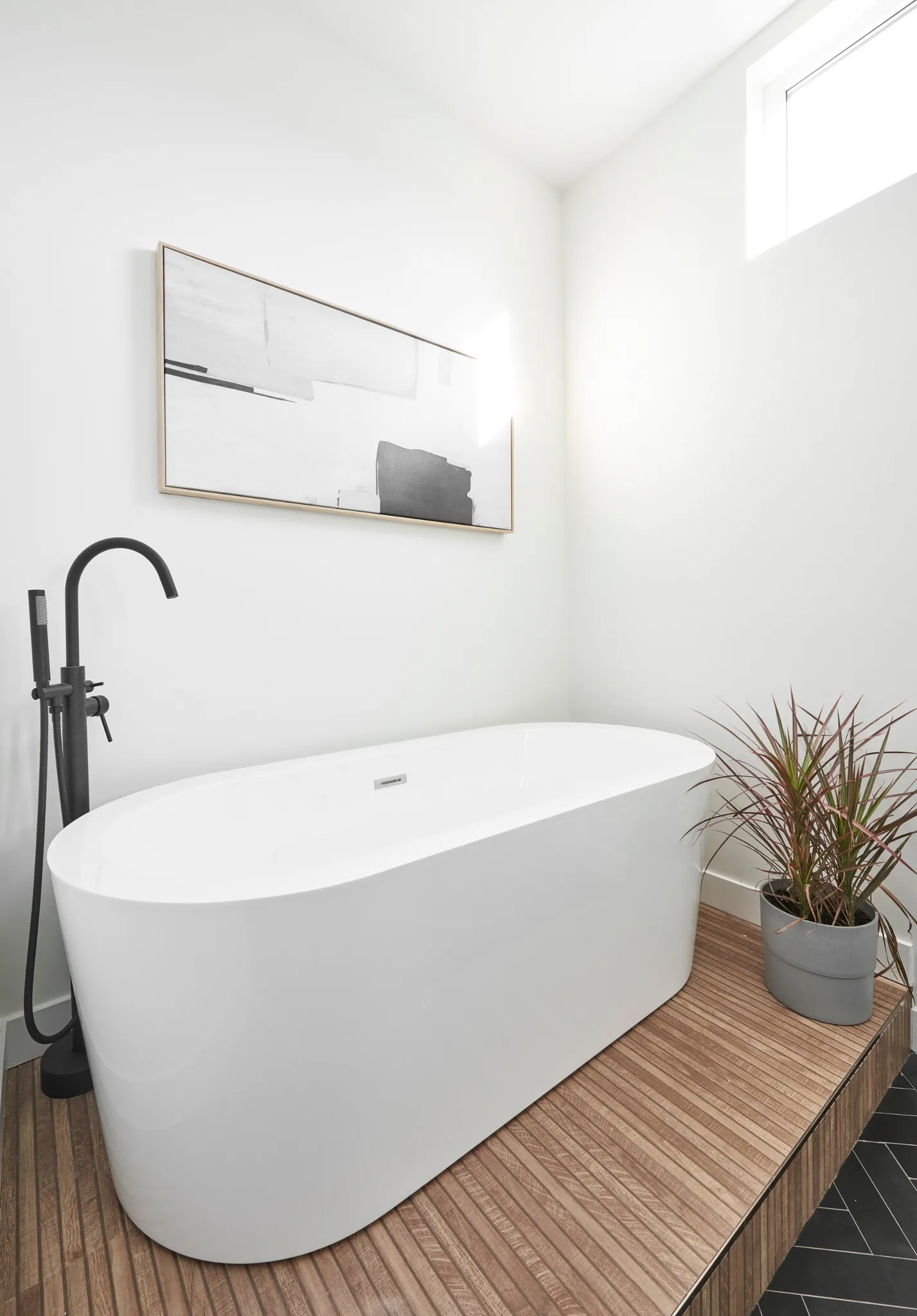 Freestanding tub